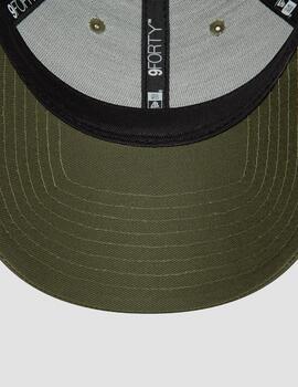 Gorra New Era 9FORTY verde logo metálico ajustable