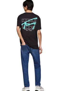 Camiseta Tommy Jeans negra multilogo azul hombre