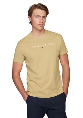 Camiseta Tommy Jeans marron logo centro hombre