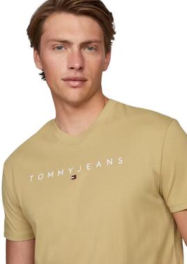 Camiseta Tommy Jeans marron logo centro hombre