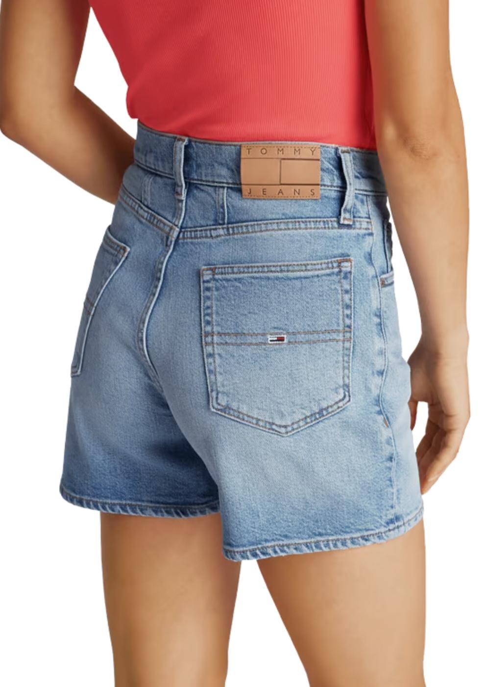 Shorts Tommy Jeans MOM azul mujer